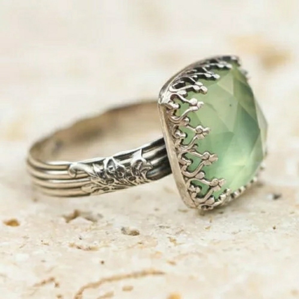 Beautiful silver and moonstone ring